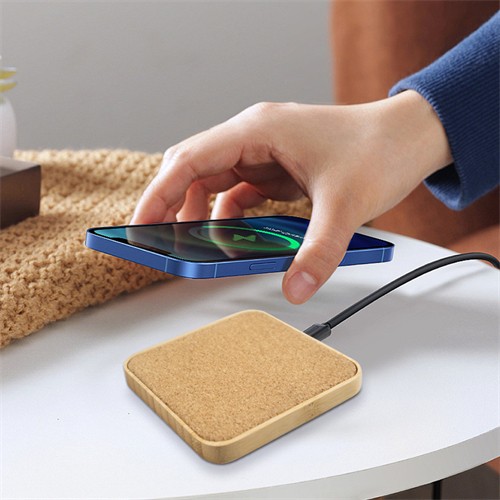 Sustainable Soft Wood Wireless Charger Cork Wireless Charging Station Square Model Bamboo or Wooden Base Customized logo for Promotion